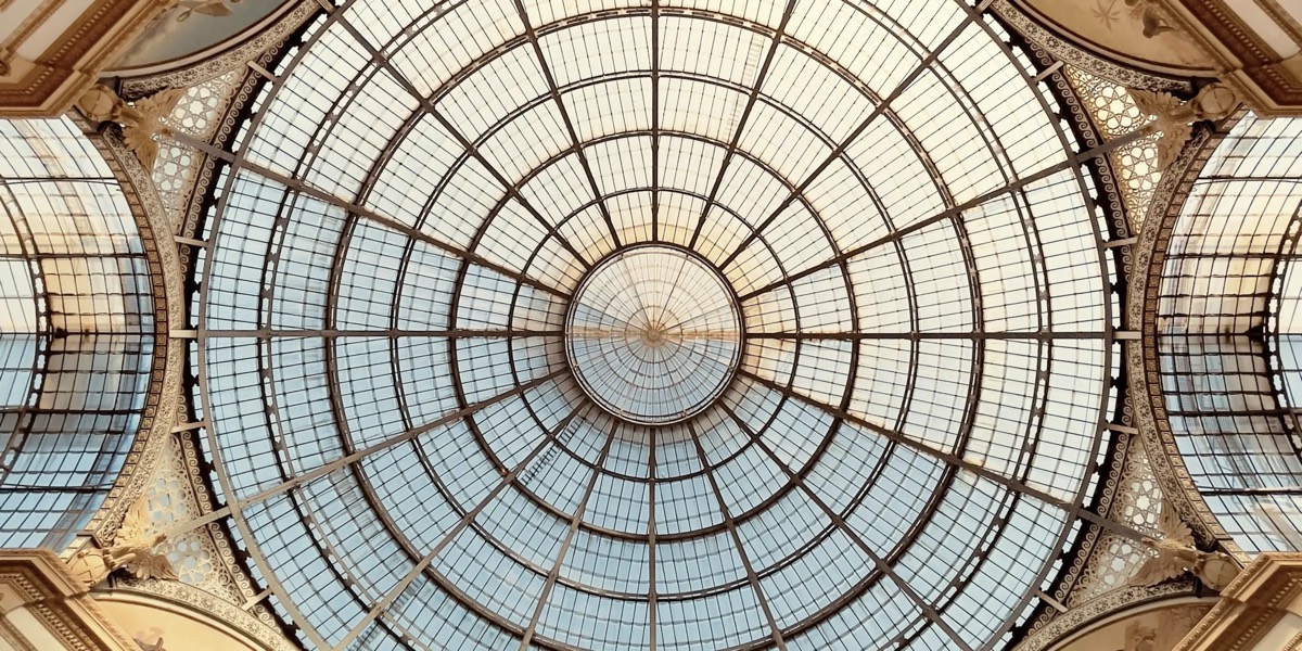 La cupola della Galleria Vittorio Emanuele II vista dal basso